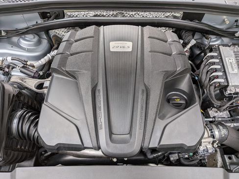 Certified 2022 Porsche Macan S AWD/4WD image 35