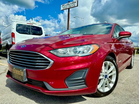 Used 2019 Ford Fusion SE FWD image 4