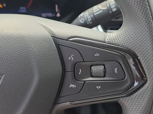 Used 2025 Chevrolet Trax LT FWD image 18