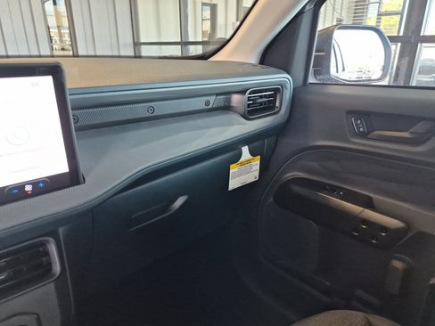 New 2025 Ford Maverick XL image 18
