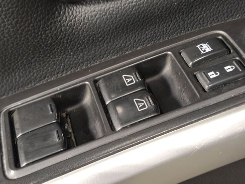 Used 2017 Nissan Titan SV RWD image 27