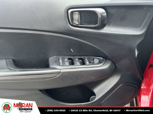 Used 2023 Hyundai Venue Limited FWD image 15