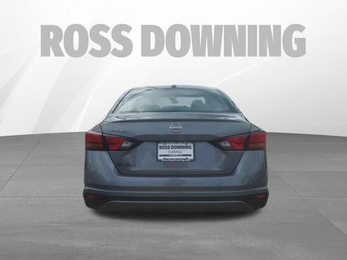 Used 2025 Nissan Altima 2.5 SV FWD image 5