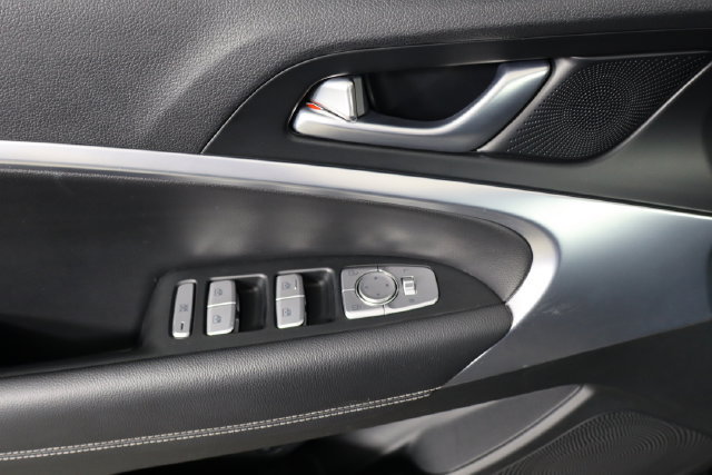 Used 2023 Genesis G70 2.0T RWD image 13
