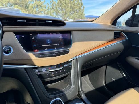 Used 2017 Cadillac XT5 Platinum AWD/4WD image 29