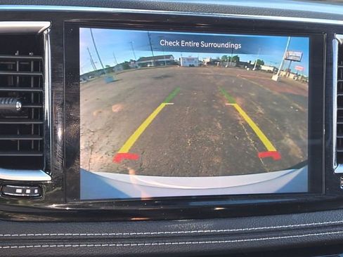 Used 2023 Chrysler Pacifica Limited image 17