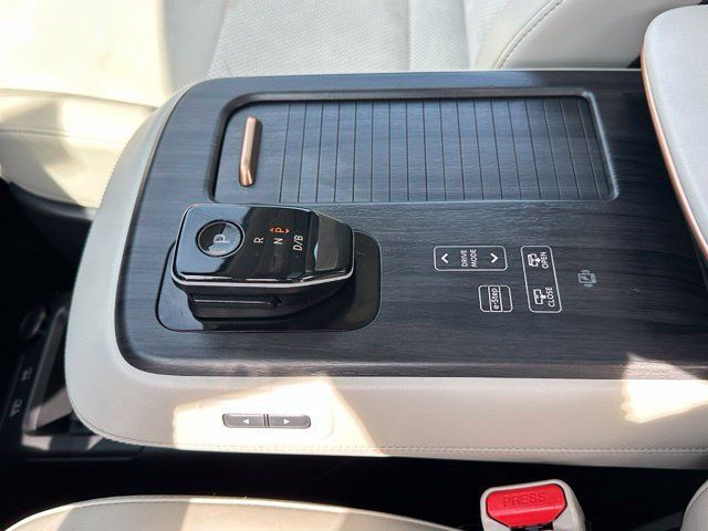 Certified 2024 Nissan Ariya AWD image 32
