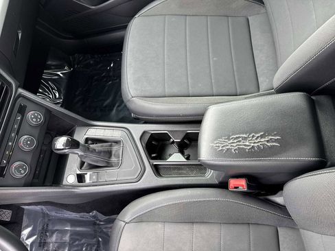 Used 2022 Volkswagen Taos SE image 30