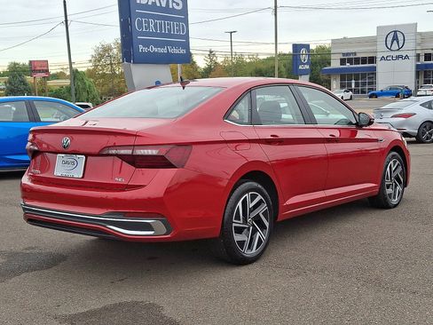 Used 2024 Volkswagen Jetta SEL image 4