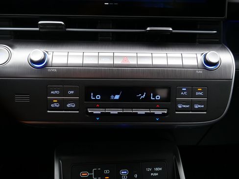 Used 2024 Hyundai Kona Limited AWD/4WD image 26