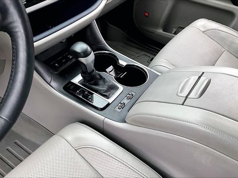 Certified 2016 Toyota Highlander Limited Platinum image 16