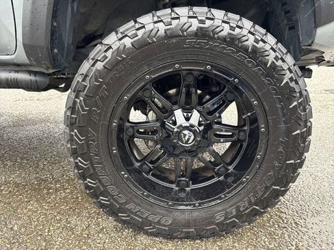 Used 2020 Toyota Tacoma TRD Off-Road w/ TRD Premium Off Road Package image 25