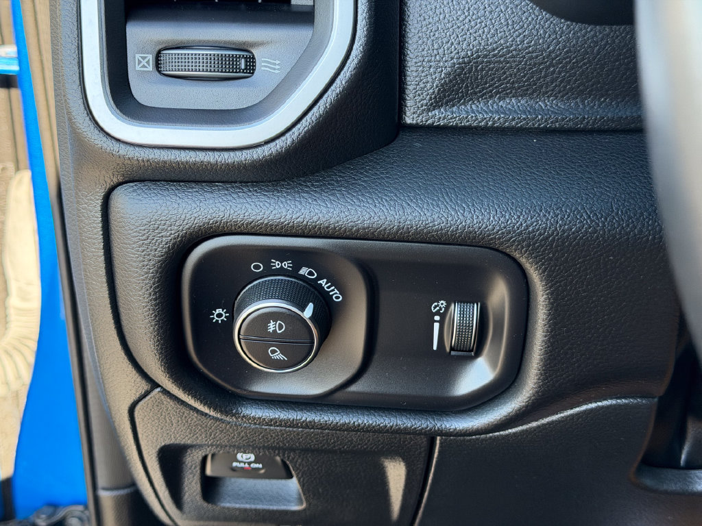 Used 2023 RAM 1500 Big Horn AWD/4WD image 35
