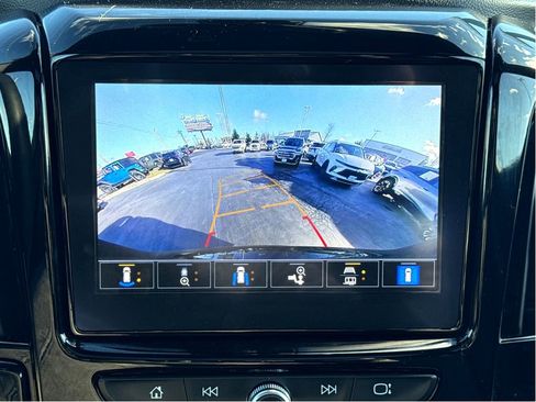 Used 2023 Chevrolet Traverse RS image 21