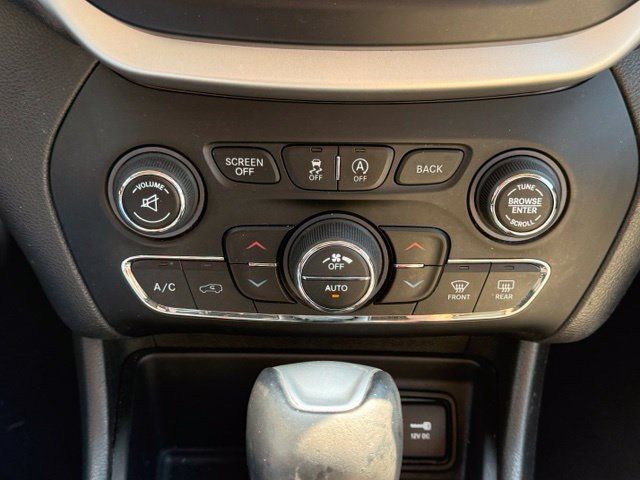 Used 2015 Jeep Cherokee Limited w/ Trailer Tow Group FWD image 22