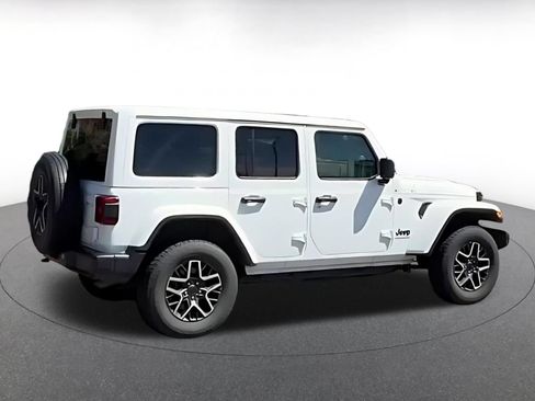 Used 2025 Jeep Wrangler Unlimited Sahara AWD/4WD image 9