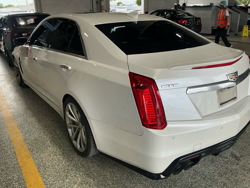 Used 2018 Cadillac CTS V w/ Luxury Package RWD image 7