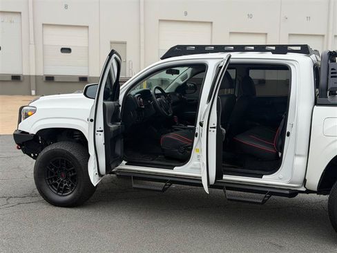 Used 2017 Toyota Tacoma SR w/ Tow Package AWD/4WD image 9