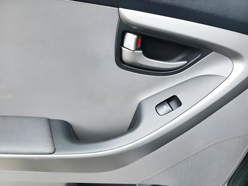 Used 2016 Hyundai Elantra SE FWD image 14