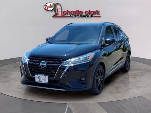 Used 2023 Nissan Kicks SR w/ SR Premium Package FWD image 1