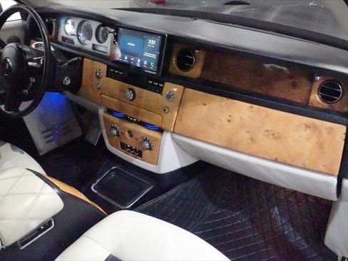 Used 2004 Rolls-Royce Phantom Sedan image 17