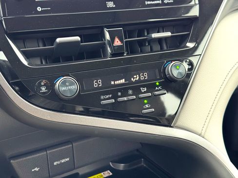 Used 2024 Toyota Camry XSE w/ Navigation Package image 28