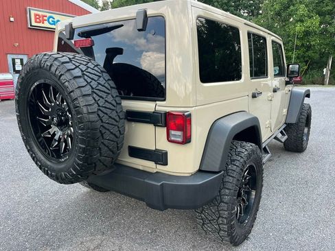 Used 2017 Jeep Wrangler Unlimited Rubicon AWD/4WD image 3