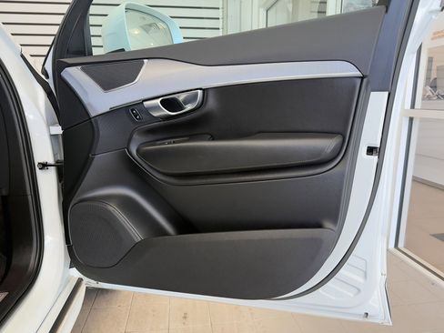 Used 2023 Volvo XC90 B5 Core w/ Protection Package Premier image 23