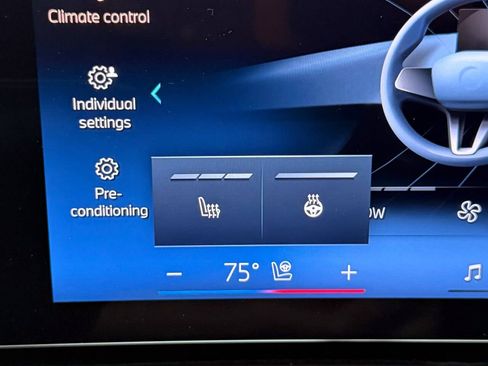 Used 2025 BMW X5 xDrive40i w/ M Sport Package image 72