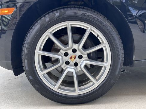 Used 2017 Porsche Macan image 16