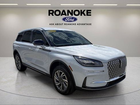Used 2025 Lincoln Corsair AWD w/ Equipment Group 101A image 7