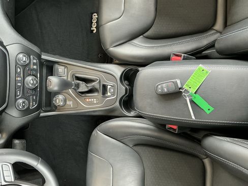 Used 2019 Jeep Cherokee Latitude Plus w/ Comfort/Convenience Group image 11