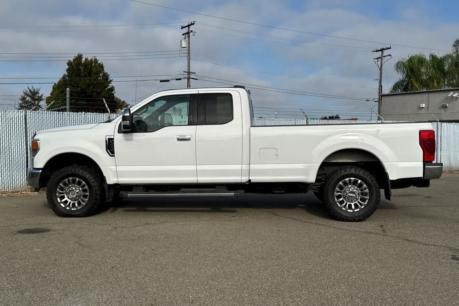 Used 2021 Ford F250 XLT w/ XLT Premium Package AWD/4WD image 2
