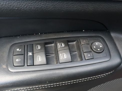 Used 2016 Jeep Grand Cherokee Limited w/ Luxury Group II image 16