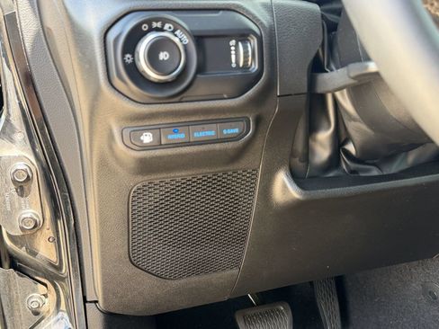 Used 2023 Jeep Wrangler Unlimited Sahara AWD/4WD image 18