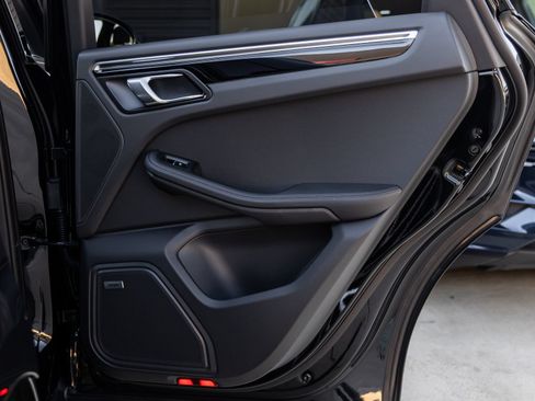 Certified 2026 Porsche Macan S AWD/4WD image 36