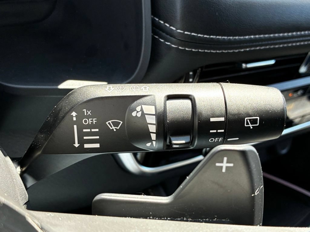 Used 2025 Nissan Rogue Platinum AWD/4WD image 17