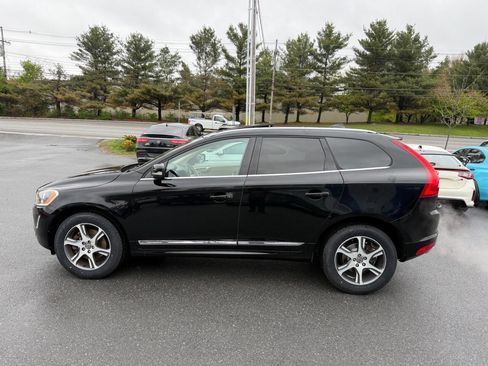 Used 2015 Volvo XC60 T6 w/ Proximity Package AWD/4WD image 9