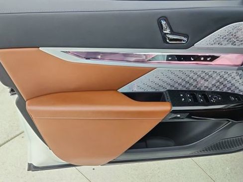 Used 2023 BMW 740i w/ Executive Package image 37