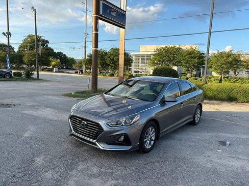 Used 2019 Hyundai Sonata SE w/ Winter Weather Package FWD image 1