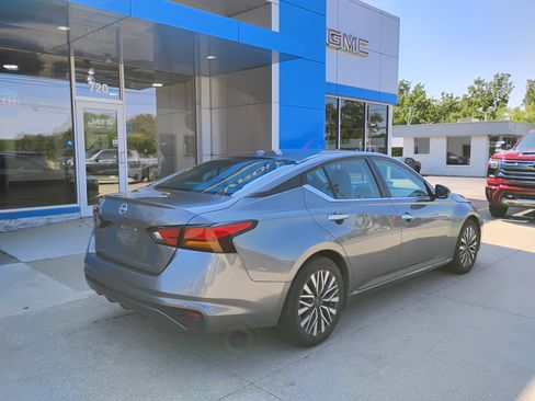 Used 2024 Nissan Altima 2.5 SV FWD image 7
