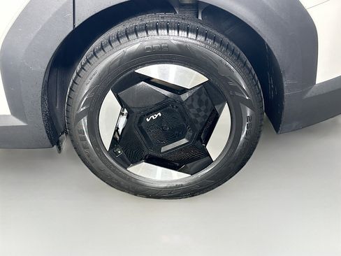 Used 2024 Kia EV9 Light Long Range image 11