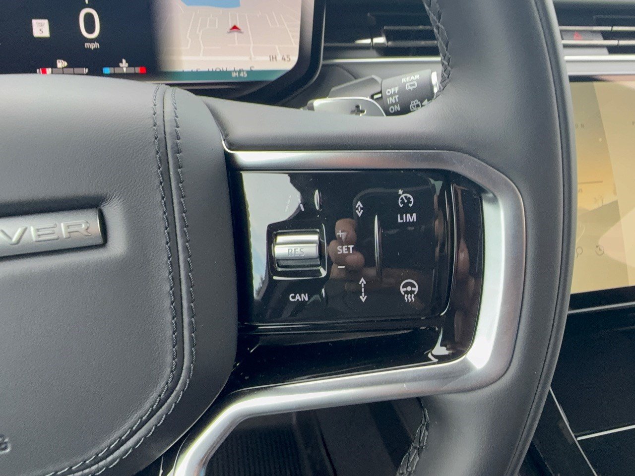 New 2027 Land Rover Range Rover Sport SE AWD/4WD image 18