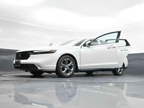 Used 2024 Honda Accord EX image 42