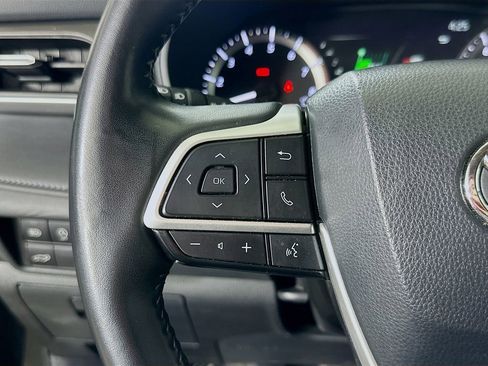 Used 2024 Toyota Highlander LE image 23