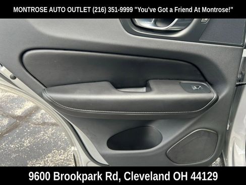 Used 2022 Volvo XC60 B5 Inscription image 23