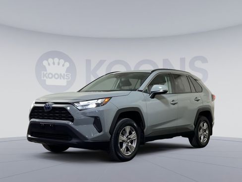 Used 2022 Toyota RAV4 XLE image 1