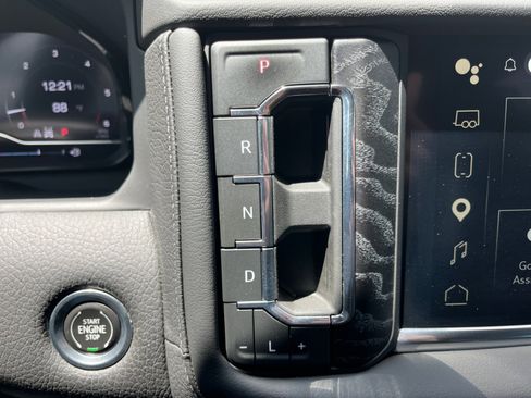 Used 2023 GMC Yukon XL Denali AWD/4WD image 14