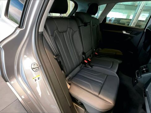 Certified 2025 Audi Q5 2.0T Premium Plus w/ Premium Plus Package image 19