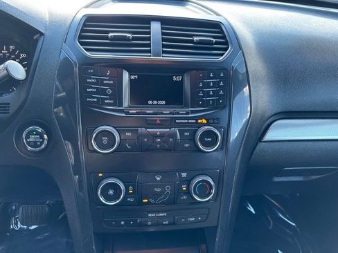 Used 2019 Ford Explorer XLT AWD/4WD image 26